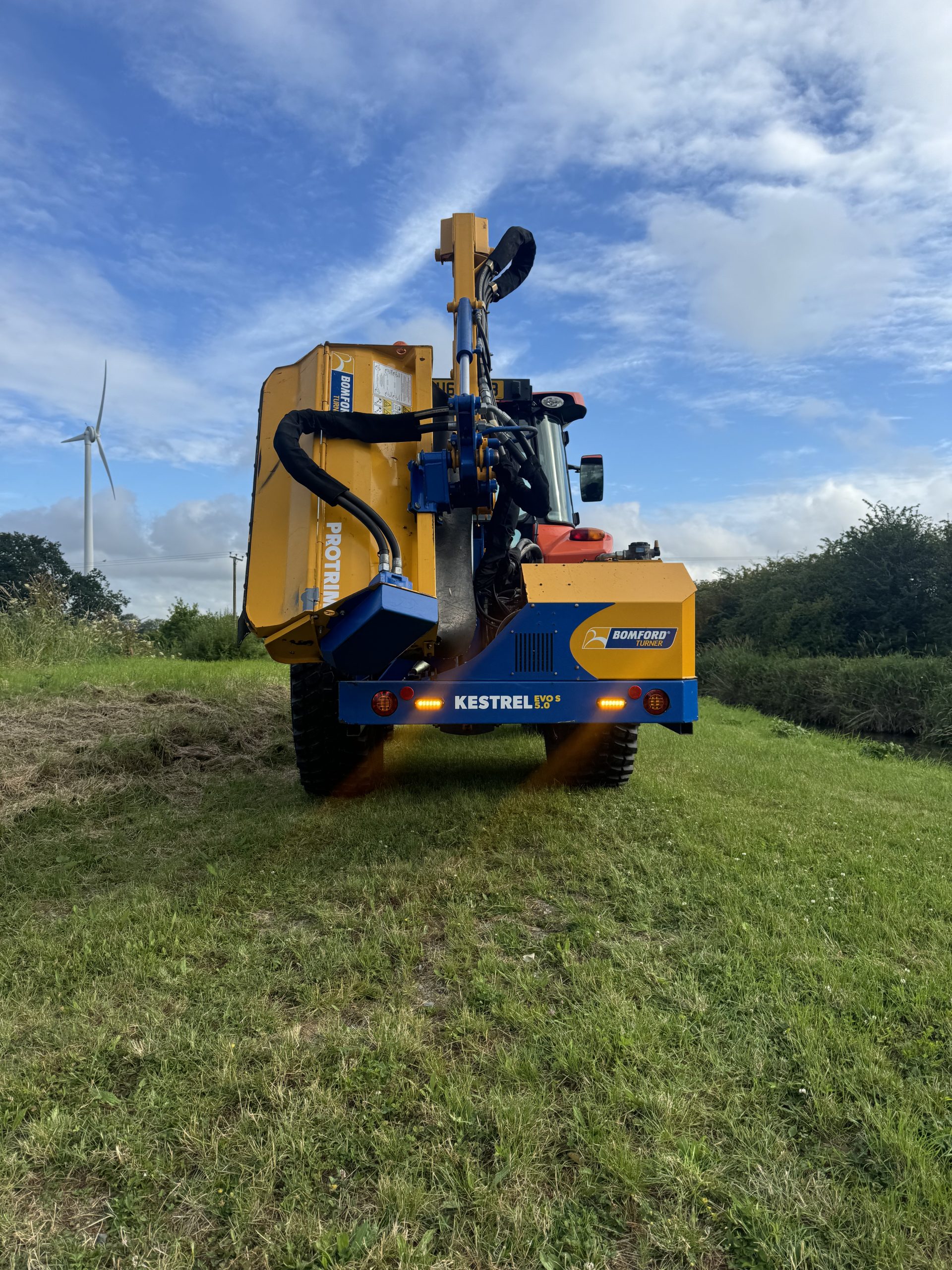 tractor hire Buckinghamshire - additional hedge cutter