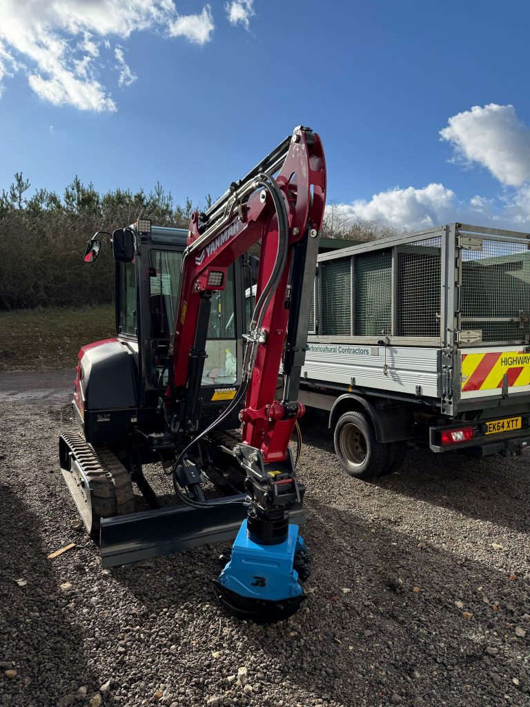 mini digger hire Buckinghamshire bucket attachments 