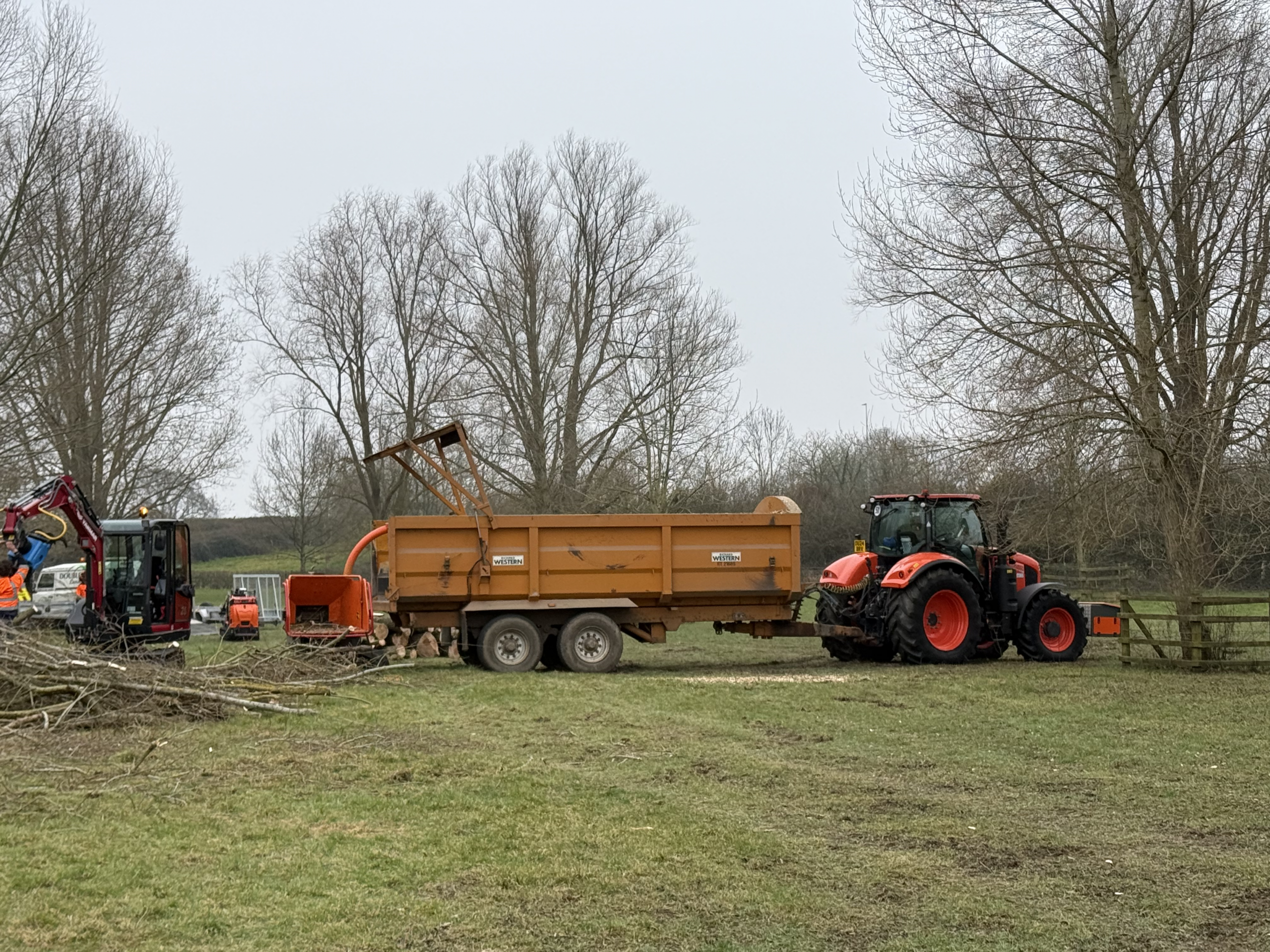 tractor hire Buckinghamshire - additional grain cart